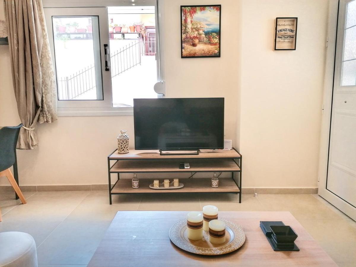 Alex Apartment, Cozy Place In Heraklion Center Экстерьер фото