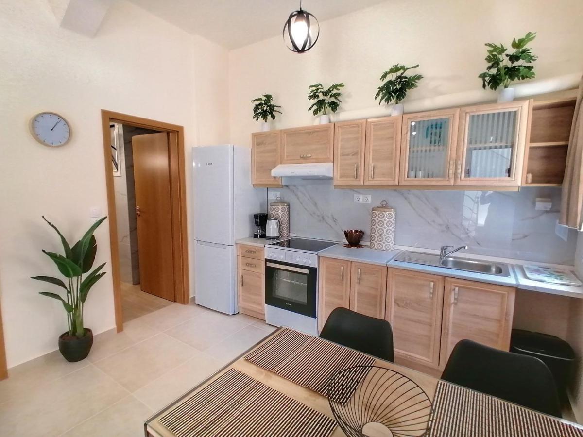 Alex Apartment, Cozy Place In Heraklion Center Экстерьер фото